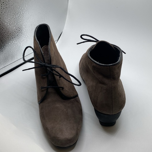 Munro Kara Bootie Wedge Taupe Suede Lace Up Shock Absorb Outsoles Women Size - Picture 6 of 12